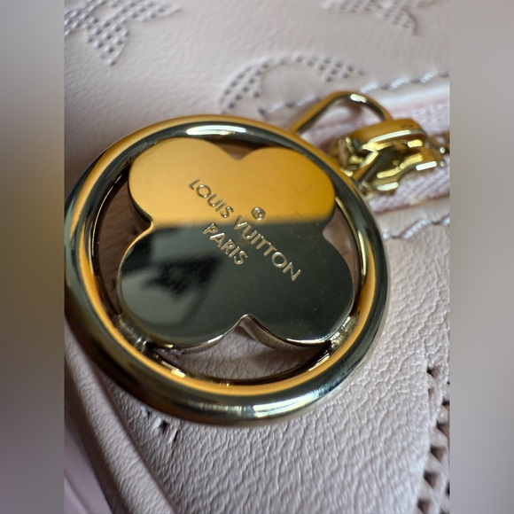 Louis Vuitton Loop monogram mahina Jasmine pink bag - Picture 10 of 10